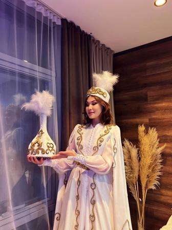 Той көйлектері сатылады