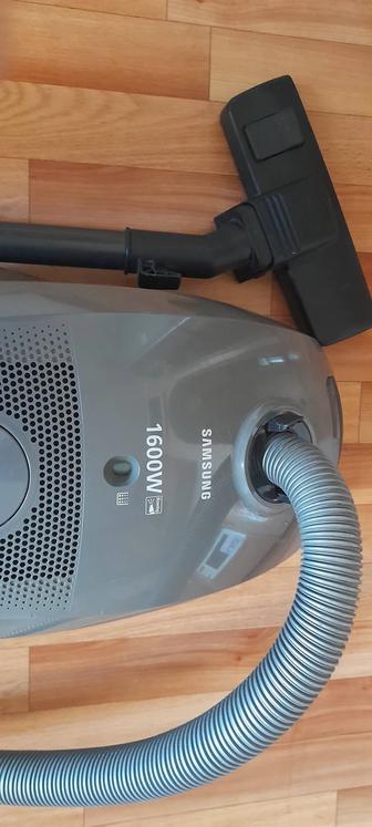 Пылесос SAMSUNG.