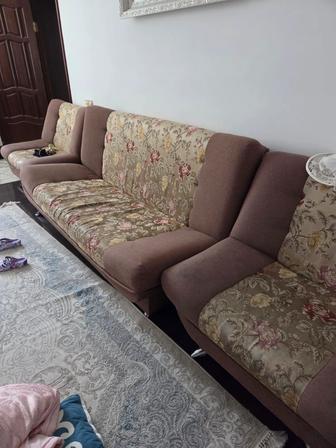 Продам мягкий диван с креслами