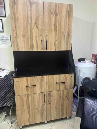 Мебель для Салона кросаты шкаф В отличном состоянии с замком