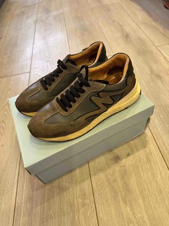 Продам кроссовки