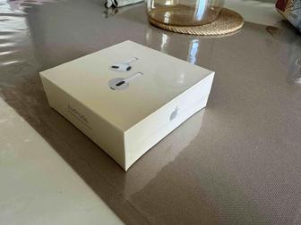 Продам наушник airpods оригинал