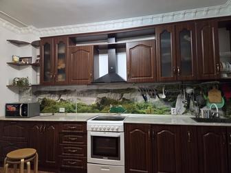 Кухонный гарнитур, с плиткой вытяжка мойка