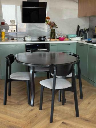 Продам стол обеденный