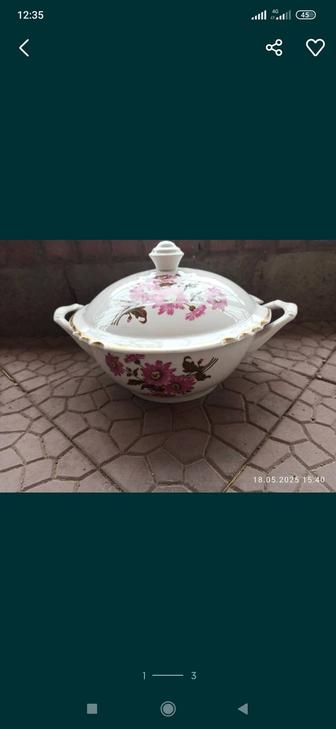 Красивая супница красная