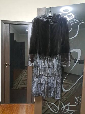 Натуральная шуба в хорошем состоянии