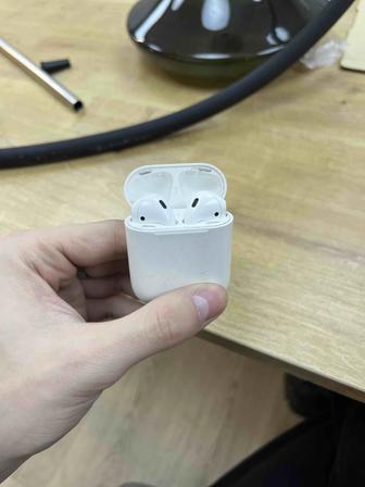 AirPods 1 поколения