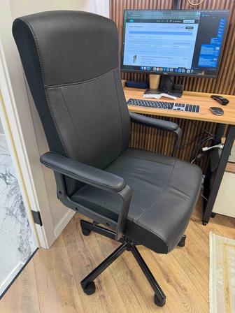 Продам офисное компьютерное кресло Millberget IKEA (2 шт)
