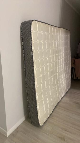 Отдам бесплатно матрас 180х200