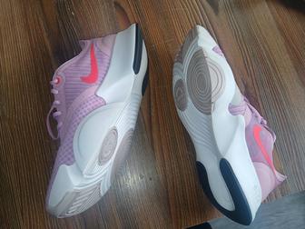 Продам новые женские кроссовки