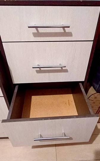 Продам комод с 4выдвижными шкафами