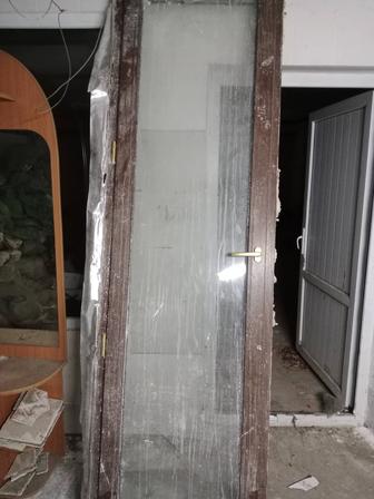 Дверь пластиковая со стеклом состояние хорошее