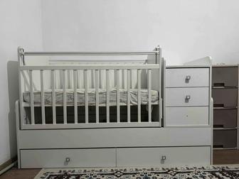 Детская кровать с полками