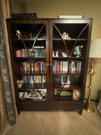 Продается стильный книжный шкаф!