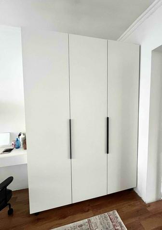 Распашной шкаф, в отличном состоянии