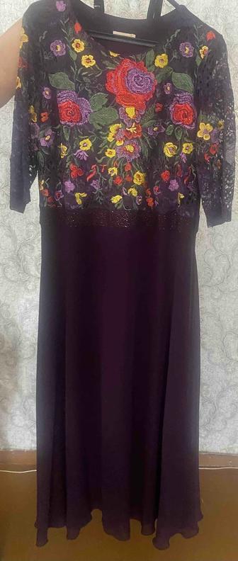 Красивое платье, идеальный вариант для праздничных мероприятий.