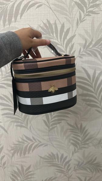 Продам косметичку/можно носить как сумочку