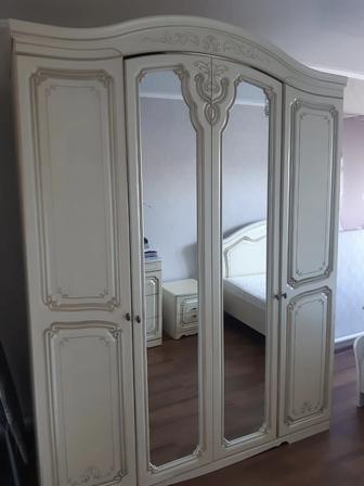 Продам спальный гарнитур