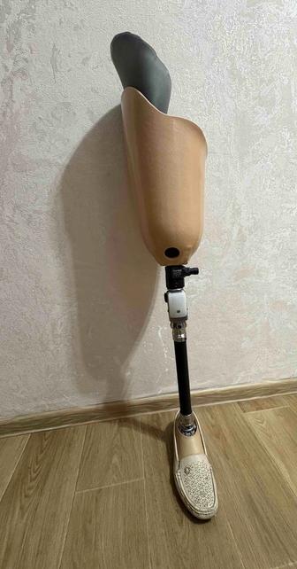 Протез на правую нижнюю конечность ( модульный)