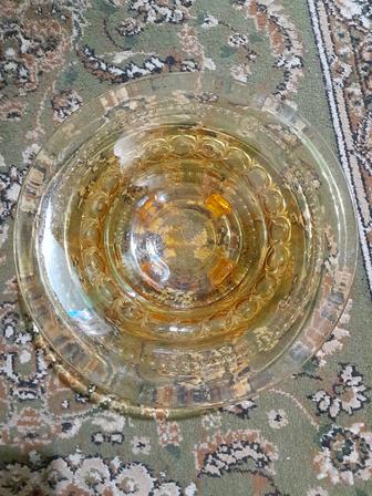 Срочно.Советская хлебница,1шт и стеклянная,коричневая конфетница 1шт