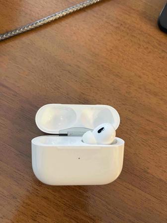 Наушник (только для правого уха) AirPods Pro (2nd generation) с футляром