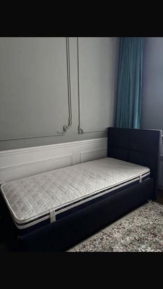Продам две кровати односпальные ( с матрасом)