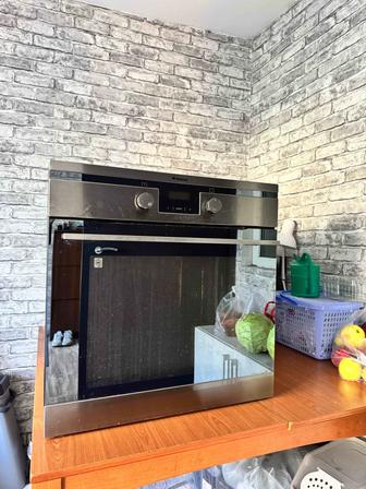 Духовой шкаф Hansa в хорошем состоянии, в полной комплектации. Самовывоз