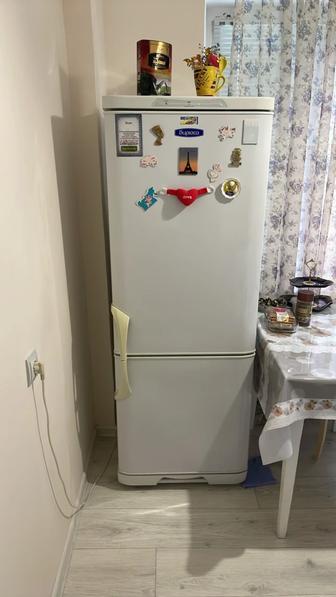 Продам холодильник в отличном состоянии, работает тихо, морозит отлично