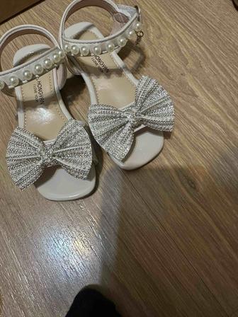 Продам детские туфли босоножки
