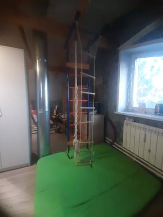 Продам шведскую стенку с матрасом безопасности