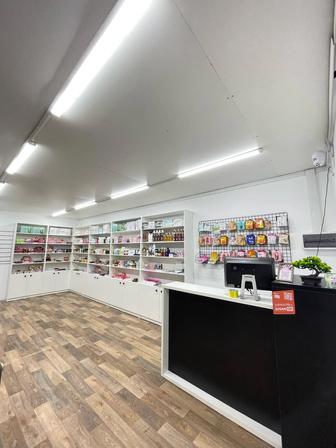 Продам торговое оборудование Шкаф
