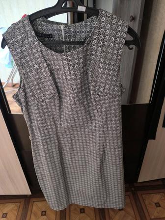 Продам платье. В хорошем состоянии. Размер 42.