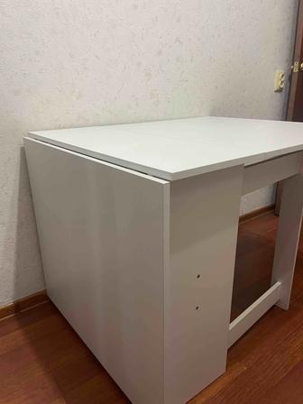 Продаю стол-книжку.