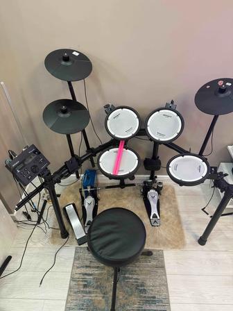 Электронные барабаны Roland TD-07 DMK с карданом и стулом