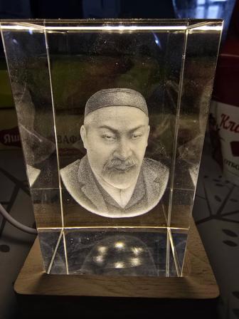 Продам бюст Абая с подсветкой