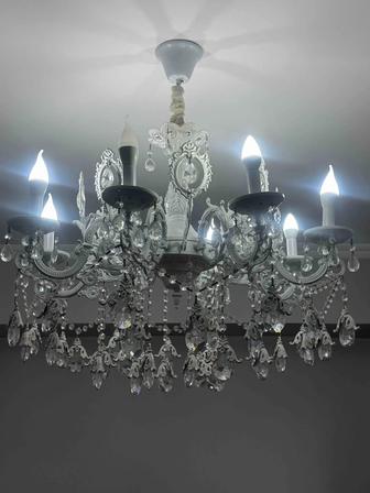 Продам шикарную люстру
