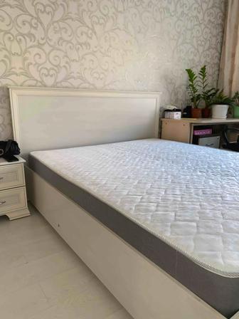 Продам двуспальную кровать