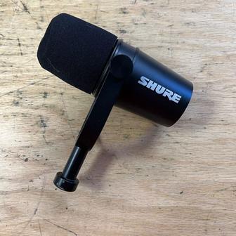 Shure MV7 почти новый пользовались месяц