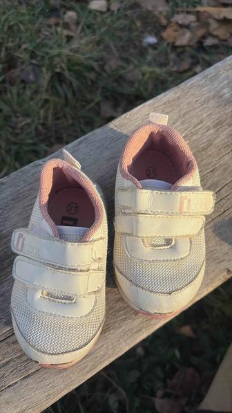 Кроссовки легкие