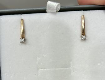 Серьги с бриллиантом
