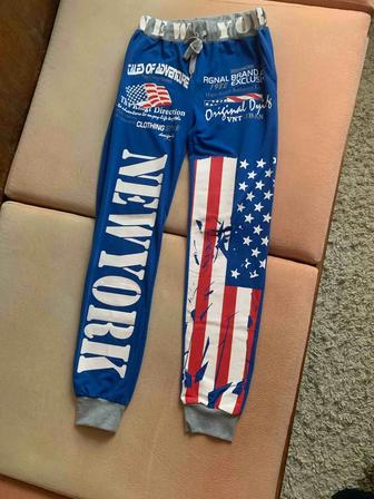 Спортивные штаны с крутым принтом размер 46-48