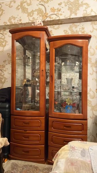 Сервант для посуды и перегородка для зала