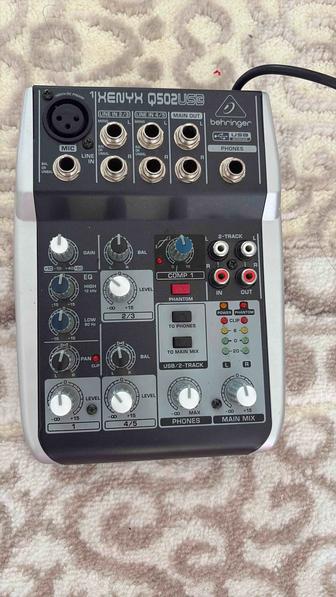 Микшерный пульт Behringer Q502USB