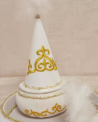 Тойбастар. Сырға салу қобдишасы