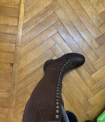 Продаю Турецкие женские сапоги из натуральной кожи и мех цыгейка