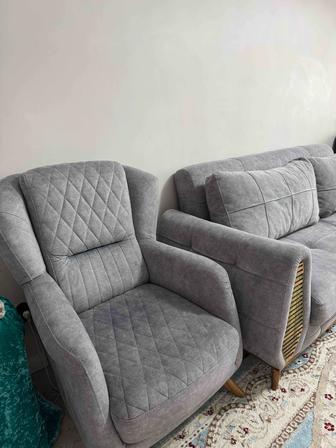 Продам диван с двумя креслами