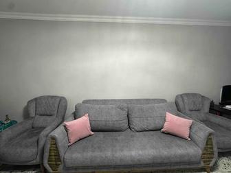 Продам диван с двумя креслами