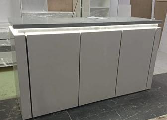 Стойка ресепшн, рекламные стенды