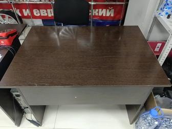 Продам офисный стол с полками