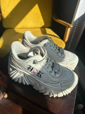Кроссовки BERSHKA x Hello kitty размер 35